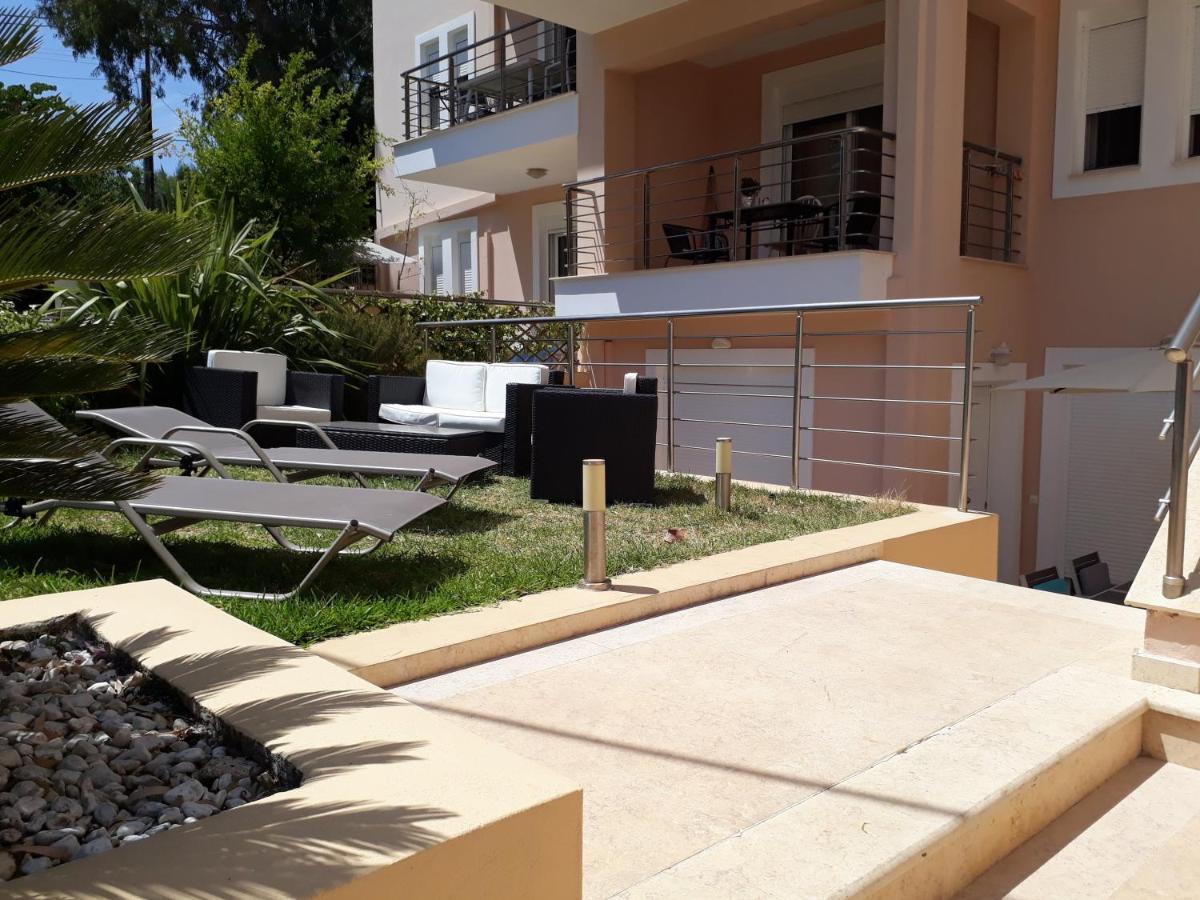 Apartment Lilly, Apartment With Communal Pool, 10 Meters From Sea Sami  Exterior foto