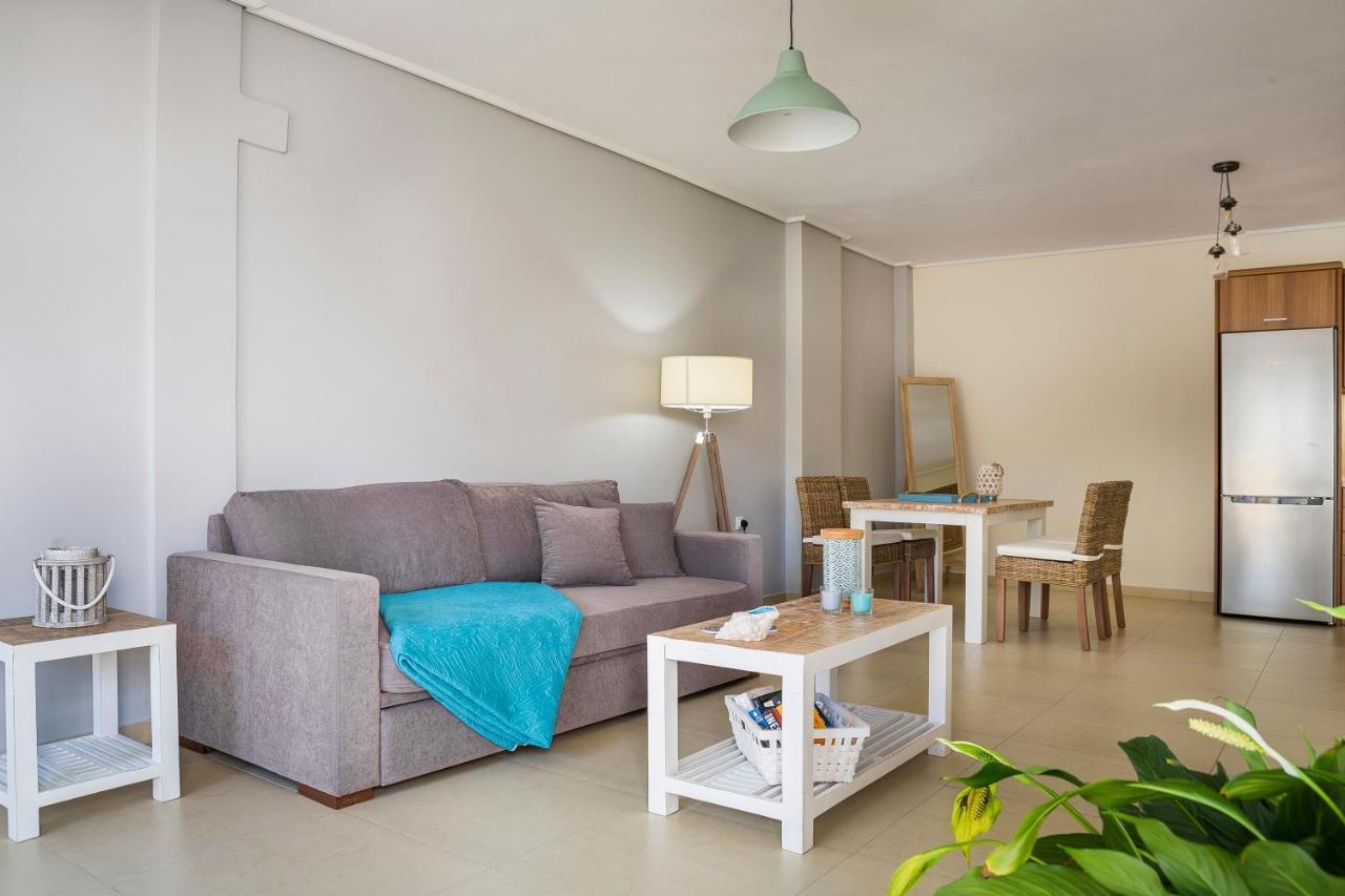 Apartment Lilly, Apartment With Communal Pool, 10 Meters From Sea Sami  Exterior foto