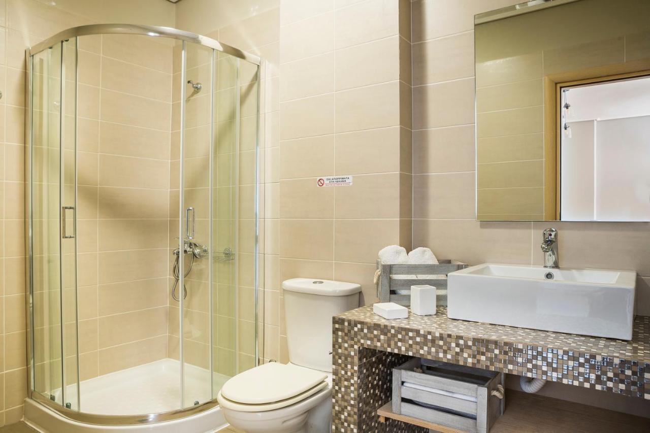 Apartment Lilly, Apartment With Communal Pool, 10 Meters From Sea Sami  Exterior foto