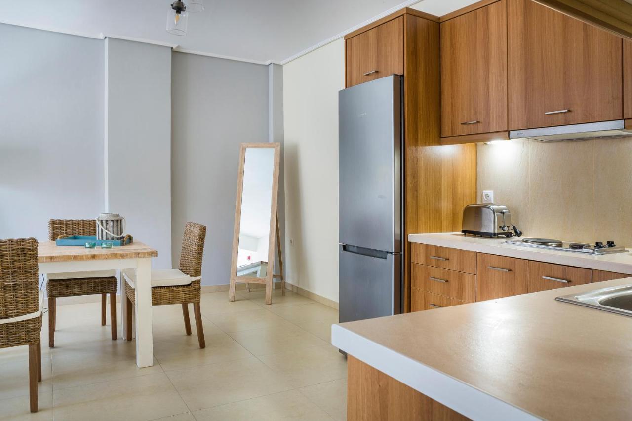 Apartment Lilly, Apartment With Communal Pool, 10 Meters From Sea Sami  Exterior foto